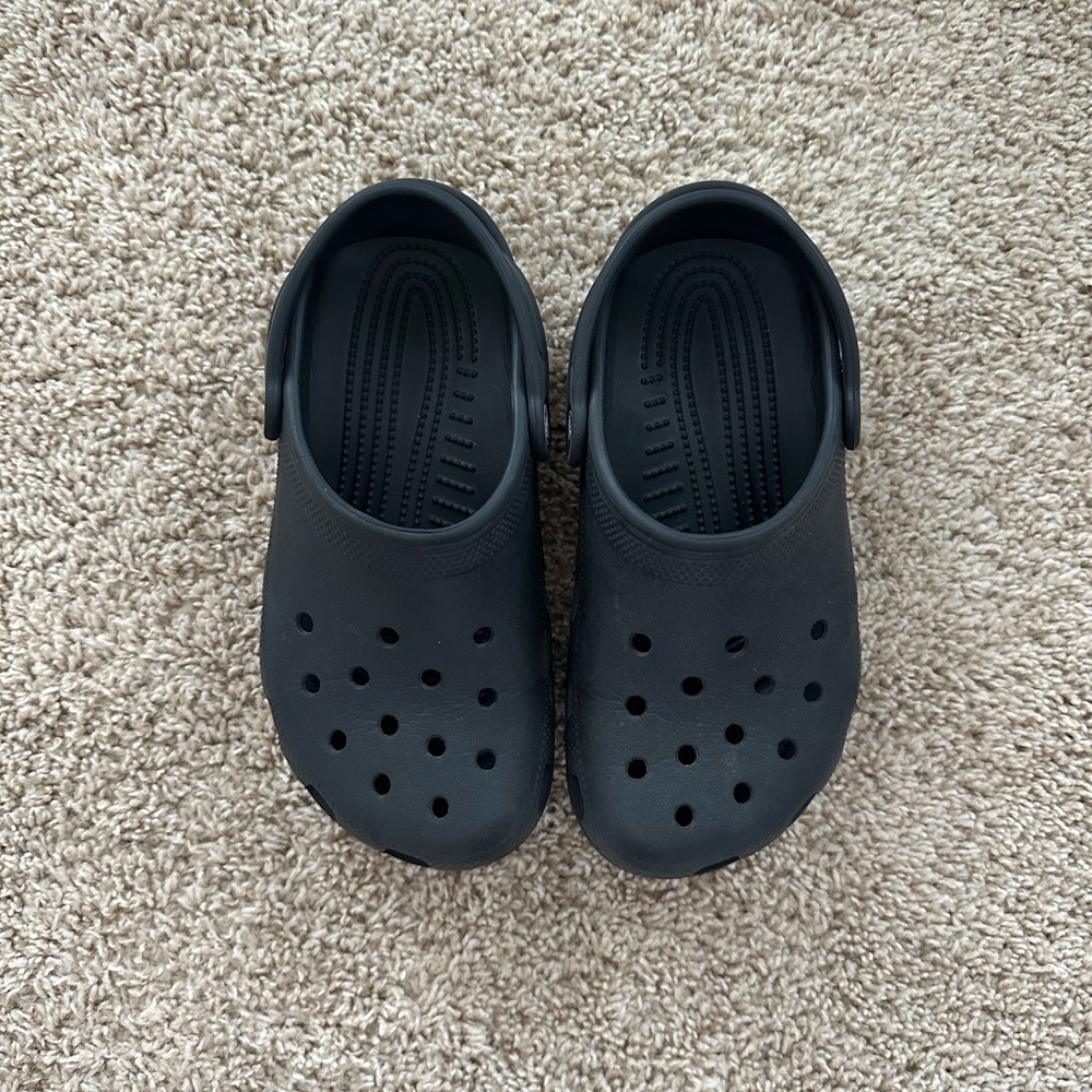 Black Crocs